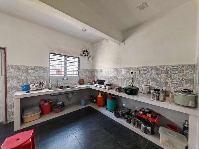 2-storey Terraced House for Sale in Bandar Tiram (Ulu Tiram) - Eugene Khoo - Kitchen - PropertyGuru.com.my