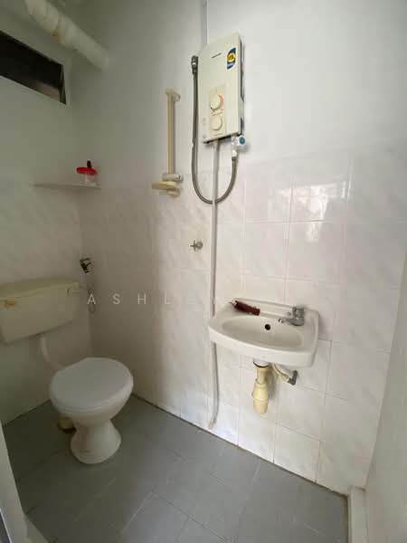 Apartment for Sale at Menara Riverview - Ashley Lim - Bathroom - PropertyGuru.com.my