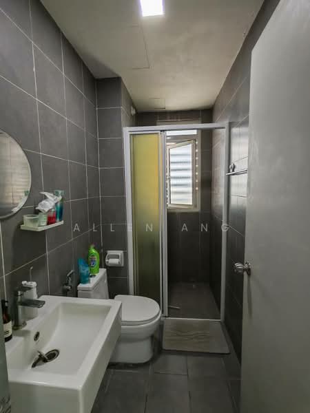 Service Residence for Sale at V-Residensi 2 - Allen Ang - Bathroom - PropertyGuru.com.my