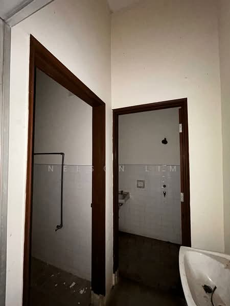 Shop for Rent in Taman Daya (Johor Bahru) - Nelson Lim - Bathroom - PropertyGuru.com.my