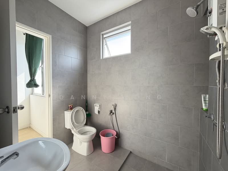 Kundang Estates @ Rawang untuk Untuk Disewa - RM 2,500 /bulan, Mac 2026 - Bathroom - PropertyGuru.com.my