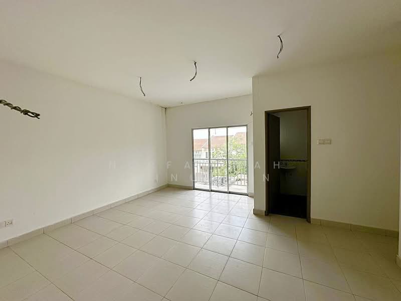Terraced House for Sale in Aman Putri (Sungai Buloh) - NORFADILAH ZAINUDDIN - Living Room - PropertyGuru.com.my