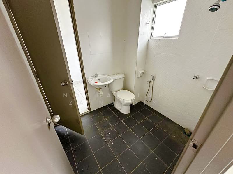 Terraced House for Sale in Aman Putri (Sungai Buloh) - NORFADILAH ZAINUDDIN - Bathroom - PropertyGuru.com.my