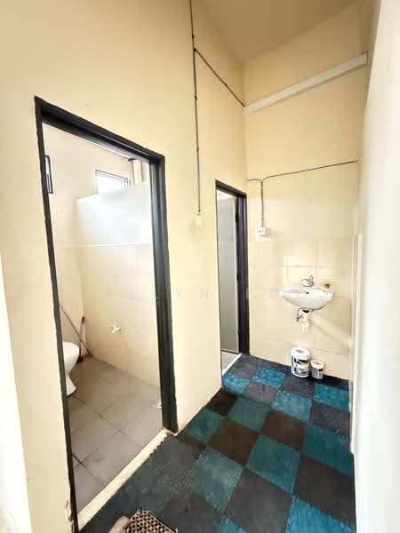 Shop for Rent in Tanjong Minyak (Melaka) - Kellyn Foo - Bathroom - PropertyGuru.com.my