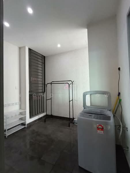 Servis Apartment untuk Disewa di G Residence - Nicholas Low - Balcony - PropertyGuru.com.my