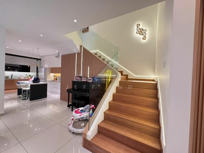 Mutiara Bestari 2 @ Mutiara Rini Double Storey Cluster For Sale 32 ft x 70 ft Iskandar Puteri S105 untuk Untuk Dijual - RM 1,650,000, Mac 2026 - Kitchen - PropertyGuru.com.my