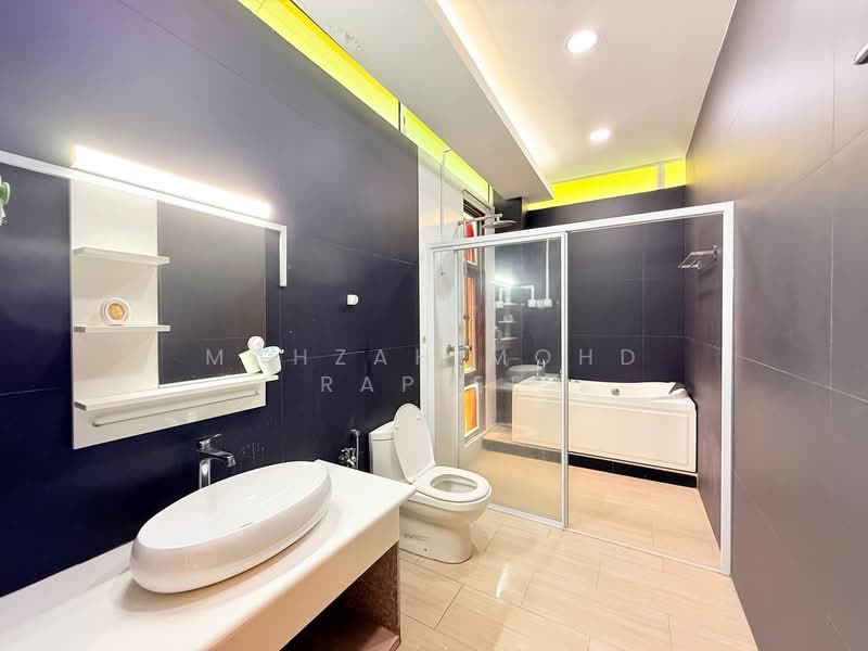 Bungalow for Sale in Seri Kembangan (Selangor) - Mahzah Mohd Rapiee - Bathroom - PropertyGuru.com.my