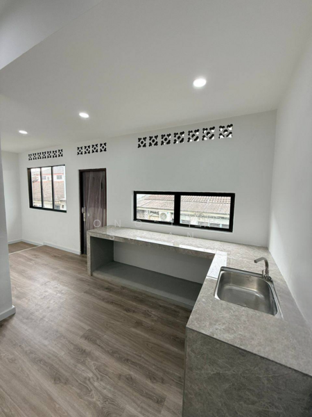 1-storey Terraced House for Sale in Taman Johor Jaya (Johor Bahru) - Ong Lih Shyan - Kitchen - PropertyGuru.com.my