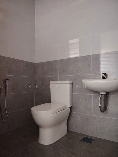 1-storey Terraced House for Sale in Taman Shatin Baru (Ipoh) - Kelly Tan - Bathroom - PropertyGuru.com.my