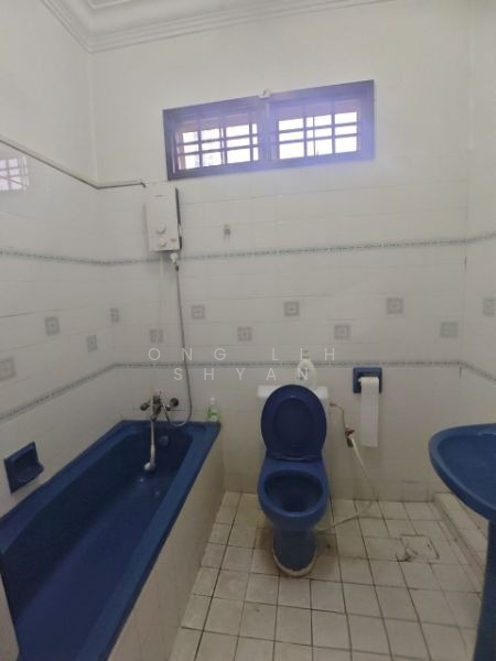 Taman Sri Intan @ Jb Town untuk Untuk Dijual - RM 750,000, Mac 2026 - Bathroom - PropertyGuru.com.my