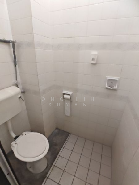 Taman Sri Intan @ Jb Town untuk Untuk Dijual - RM 750,000, Mac 2026 - Bathroom - PropertyGuru.com.my