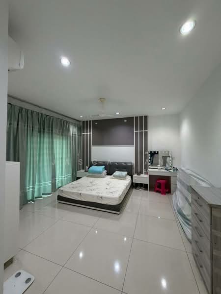 Cluster House for Sale in Taman Kempas Indah (Tebrau) - Jasca Fan - Bedroom - PropertyGuru.com.my