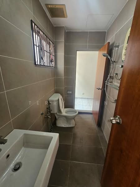 Rumah Teres 2.5-Tingkat untuk Dijual di Seri Kembangan (Selangor) - Terry Chen - PropertyGuru.com.my