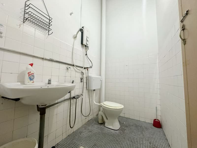Taman Malim Jaya untuk Untuk Dijual - RM 285,000, Mac 2026 - Bathroom - PropertyGuru.com.my