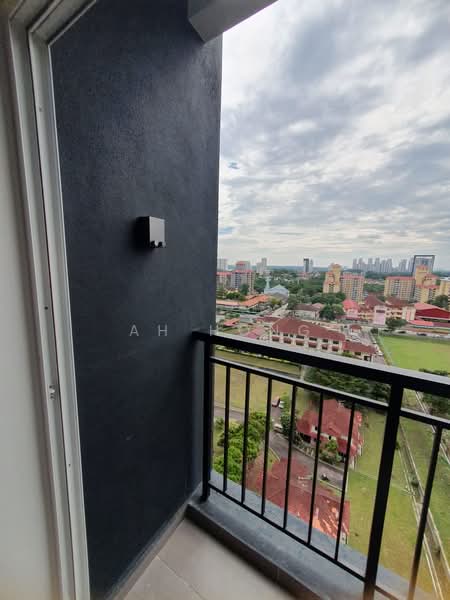 Servis Apartment untuk Disewa di TRELLIS RESIDENCES - Ah Hong - Balcony - PropertyGuru.com.my
