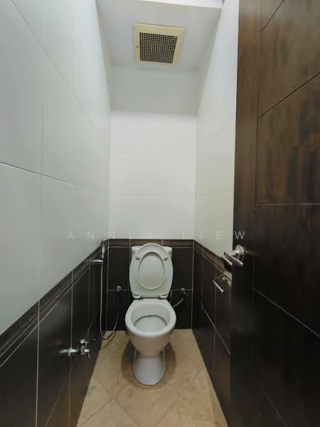 Shop / Office for Rent in Johor Bahru (Johor) - Annly Liew - Bathroom - PropertyGuru.com.my