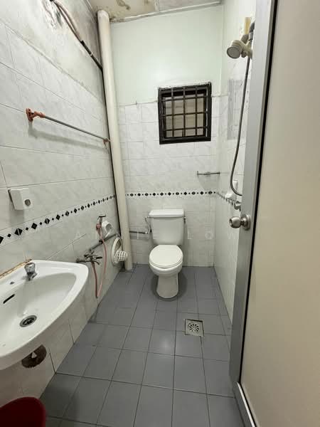 1-storey Terraced House for Sale in Taman Sri Putri (Kulai) - Annie Low - Bathroom - PropertyGuru.com.my