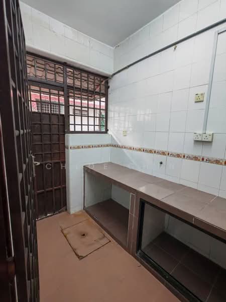 2-storey Terraced House for Sale in Taman Mount Austin (Tebrau) - Chloe Chin - Kitchen - PropertyGuru.com.my
