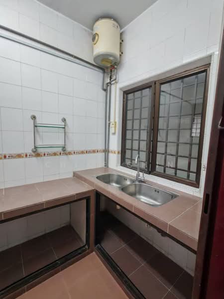 2-storey Terraced House for Sale in Taman Mount Austin (Tebrau) - Chloe Chin - Kitchen - PropertyGuru.com.my