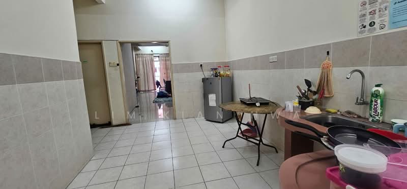 3-storey Terraced House for Sale in Bandar Barat (Kampar) - Lim Kian Hwa - Kitchen - PropertyGuru.com.my
