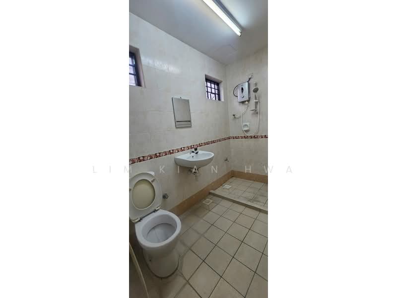 3-storey Terraced House for Sale in Bandar Barat (Kampar) - Lim Kian Hwa - Bathroom - PropertyGuru.com.my