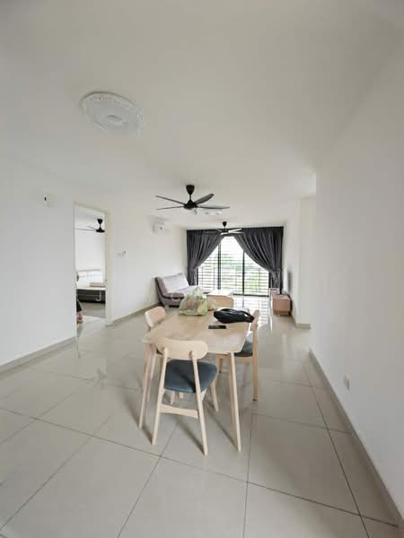 Upper East @ Tiger Lane untuk Untuk Disewa - RM 2,000 /bulan, Mac 2026 - Living Room - PropertyGuru.com.my