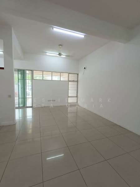 2-storey Terraced House for Rent in Bandar Saujana Putra (Tanjong Duabelas) - Leslie Mark Sta Maria - Living Room - PropertyGuru.com.my