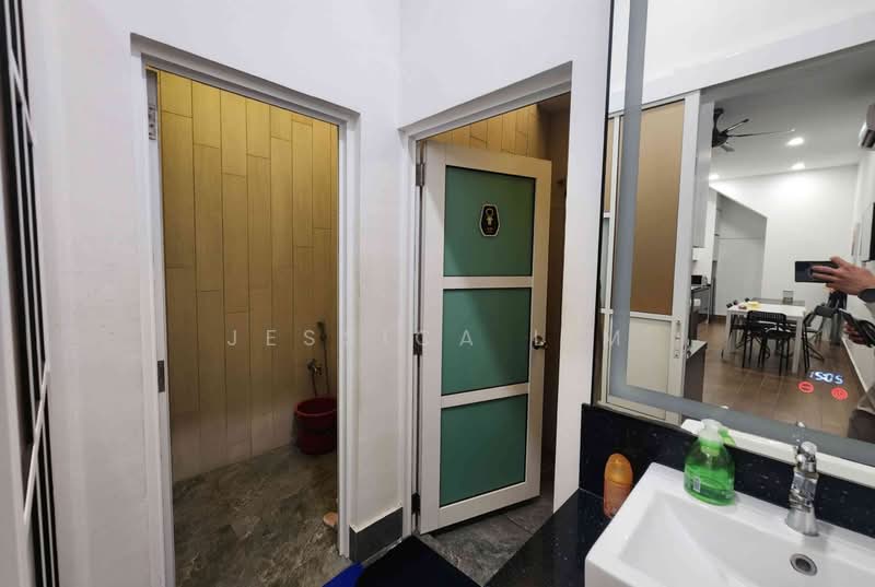 Commercial Semi-D for Sale in Taman Industri Sungai Buloh (Sungai Buloh) - Jessica Lim - Bathroom - PropertyGuru.com.my