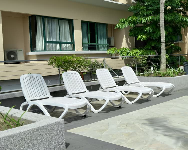 Servis Apartment untuk Disewa di Sri Acappella - Zakir Anwar Bin Mustafa - Poolside seats - PropertyGuru.com.my
