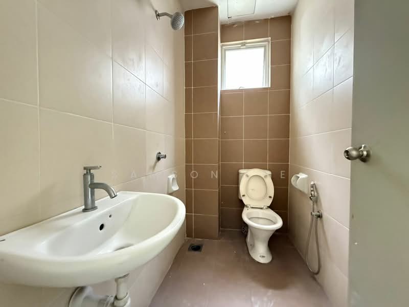Rumah Teres 3-Tingkat untuk Dijual di Taman Bayu Lagenda (Rawang) - Samson Lee - Bathroom - PropertyGuru.com.my