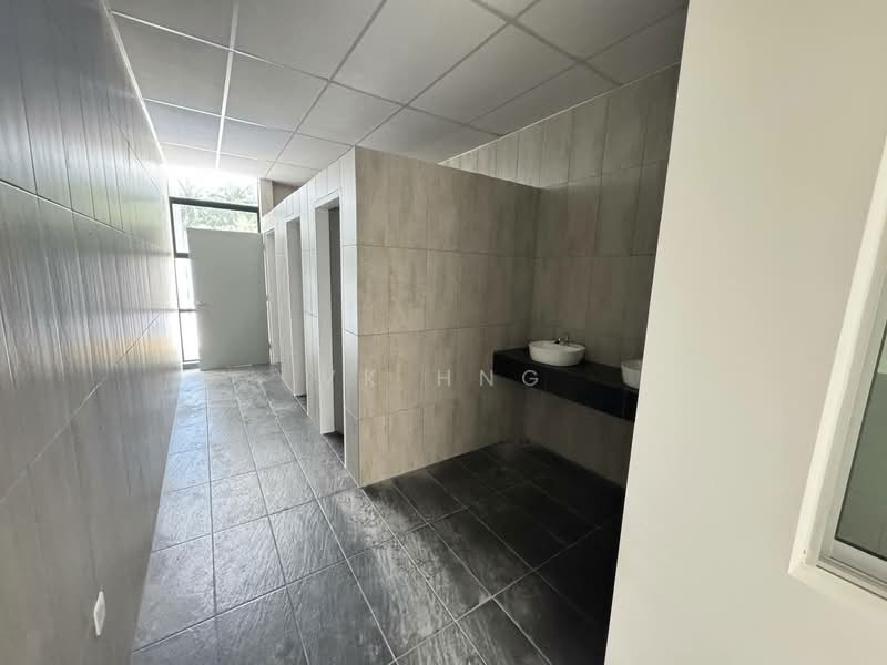 Factory for Rent in Ulu Tiram (Johor) - VK Hng - Bathroom - PropertyGuru.com.my