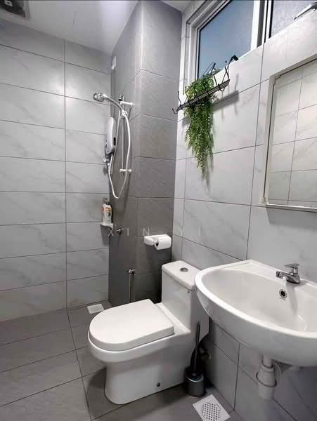 Service Residence for Sale at Sky Habitat - Xin Yi - Bathroom - PropertyGuru.com.my