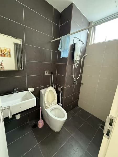 Service Residence for Sale at Sky Habitat - Xin Yi - Bathroom - PropertyGuru.com.my
