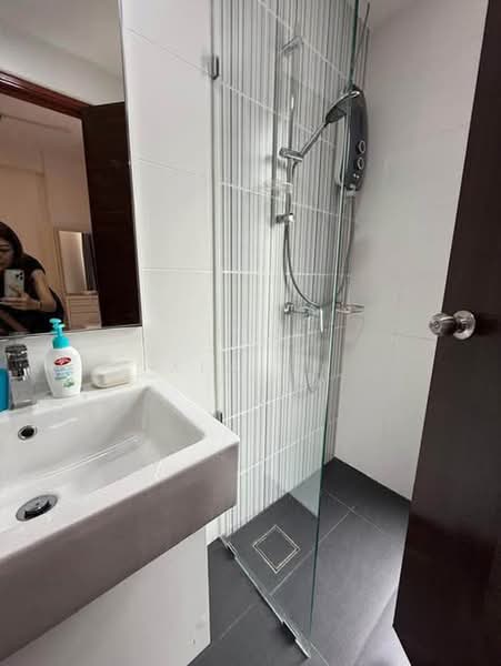 Service Residence for Sale at V@SUMMERPLACE - Xin Yi - Bathroom - PropertyGuru.com.my