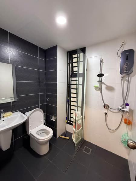 Service Residence for Sale at V@SUMMERPLACE - Xin Yi - Bathroom - PropertyGuru.com.my