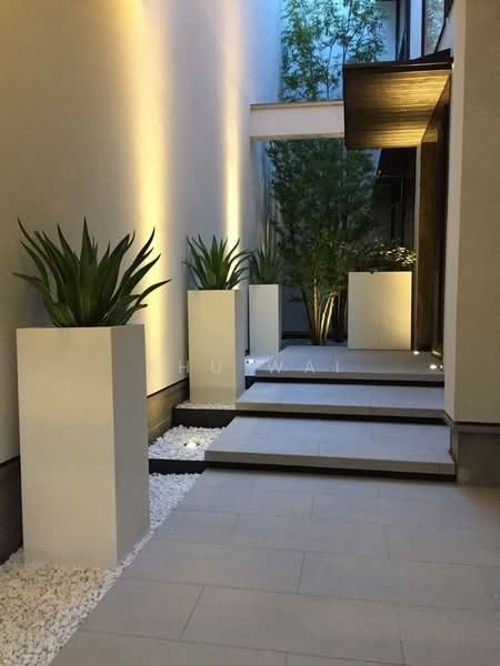 900k Landed Or Condo?Location Location Location Puchong-Subang,LRT,Mall,School untuk Untuk Dijual - RM 922,000, Mac 2026 - PropertyGuru.com.my