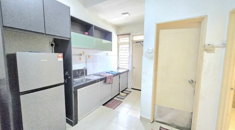 Townhouse for Rent in Balakong (Selangor) - Muhammad Zhariff Nasharudin - Kitchen - PropertyGuru.com.my