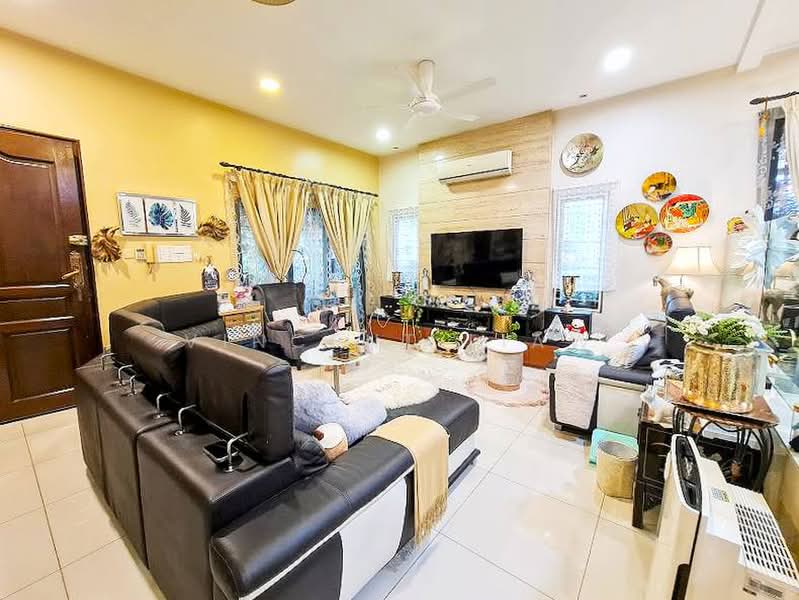 Rumah Berkembar untuk Dijual di Kota Damansara (Selangor) - Vincent Liaw - Living Room - PropertyGuru.com.my