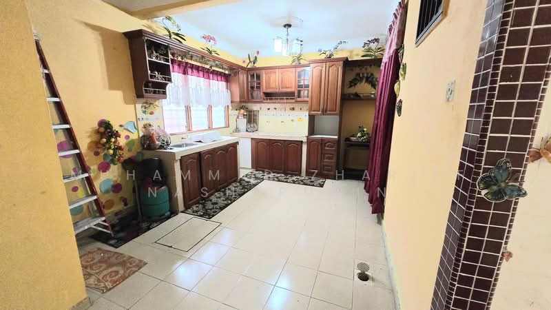 Taman Bunga Raya, Bukit Beruntung untuk Untuk Dijual - RM 355,000, Mac 2026 - Kitchen - PropertyGuru.com.my