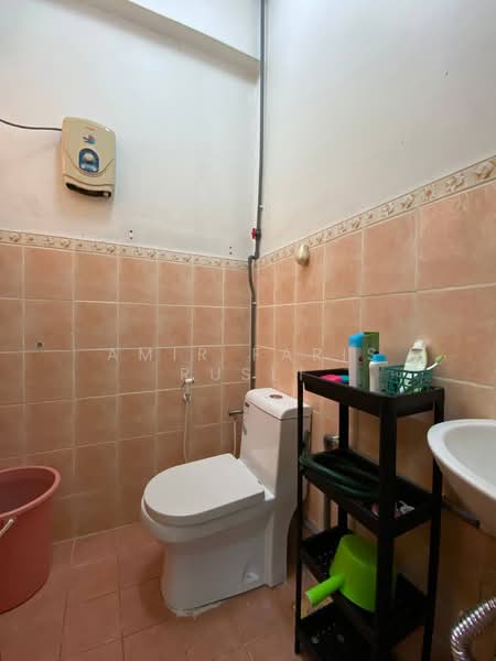 Taman Daya Jalan Nipah Taman Daya untuk Untuk Dijual - RM 470,000, Mac 2026 - Bathroom - PropertyGuru.com.my