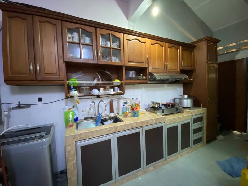 Taman Daya Jalan Nipah Taman Daya untuk Untuk Dijual - RM 470,000, Mac 2026 - Kitchen - PropertyGuru.com.my