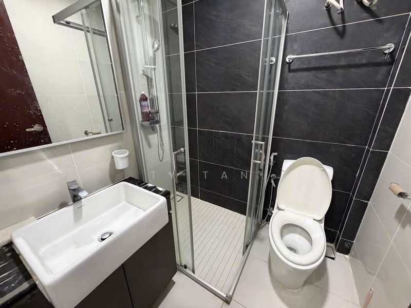 Condominium for Sale at Amberside @ Country Garden Danga Bay - Ty Tan - Bathroom - PropertyGuru.com.my