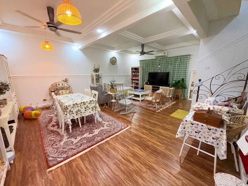 2-storey Terraced House for Sale in Bandar Dato Onn (Tebrau) - Amir Faris Rusli - Living Room - PropertyGuru.com.my