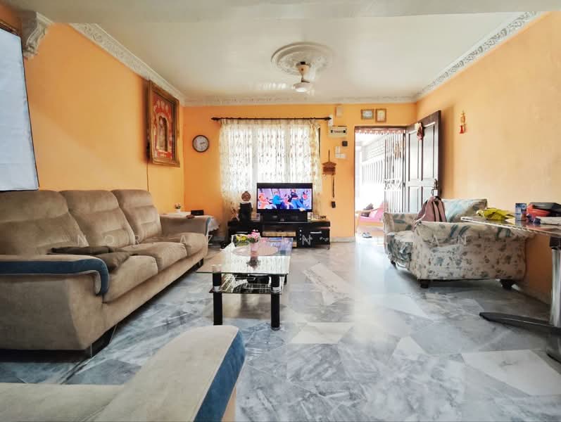 2-storey Terraced House for Sale in Taman Koperasi Cuepacs (Cheras) - Nor Azdlin Adnan - Living Room - PropertyGuru.com.my