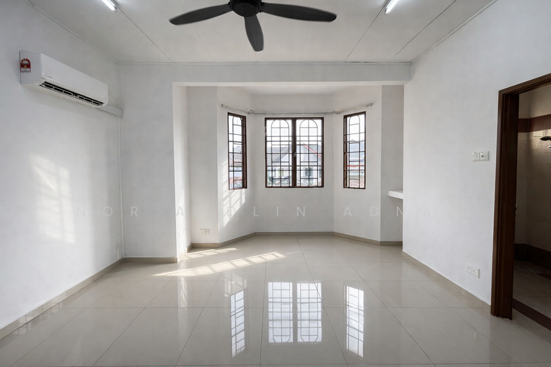 Double Storey Terrace Usj 9 untuk Untuk Dijual - RM 870,000, Mac 2026 - Living Room - PropertyGuru.com.my