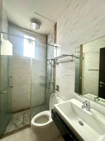 Kondominium untuk Disewa di The Cantonment - Gan Chun Kai - Bathroom - PropertyGuru.com.my