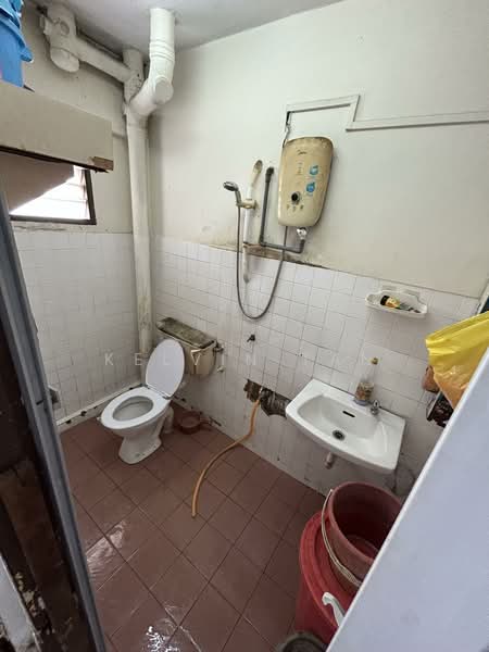 Danau Kota Flat untuk Untuk Dijual - RM 180,000, Mac 2026 - Bathroom - PropertyGuru.com.my