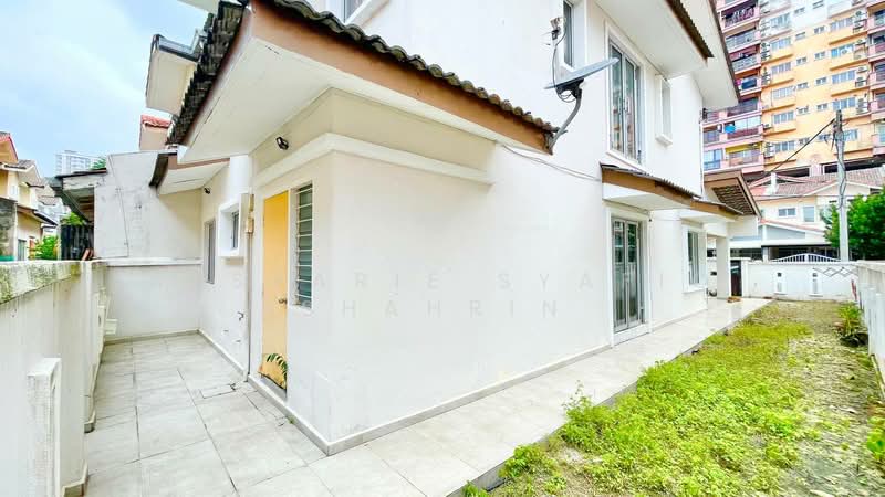 2-storey Terraced House for Sale in Taman Kelana Idaman (Ara Damansara) - Absyarie Syafiq Shahrin - Exterior - PropertyGuru.com.my