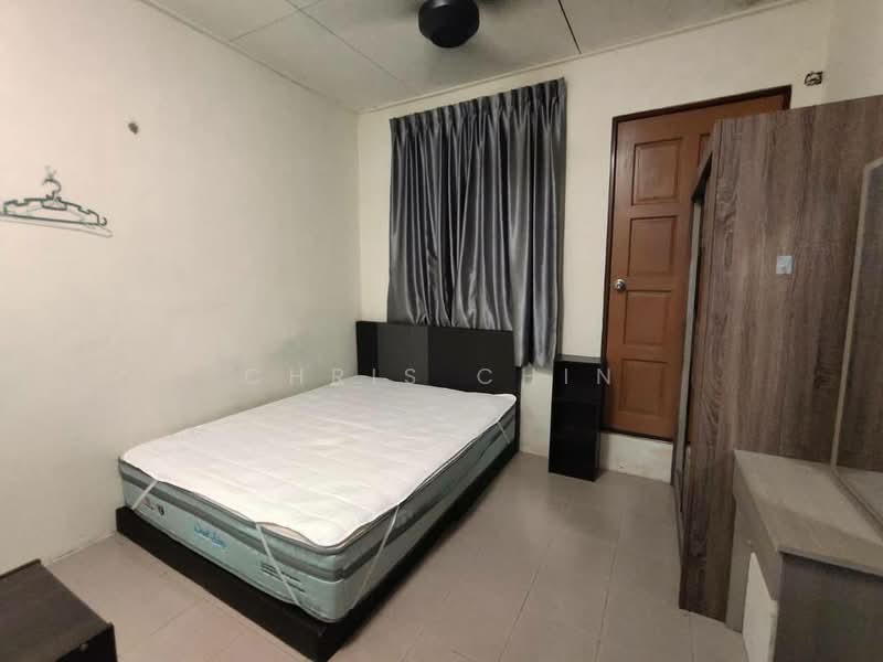 2-storey Terraced House for Sale in Taman Johor Jaya (Johor Bahru) - Chris Chin - Bedroom - PropertyGuru.com.my