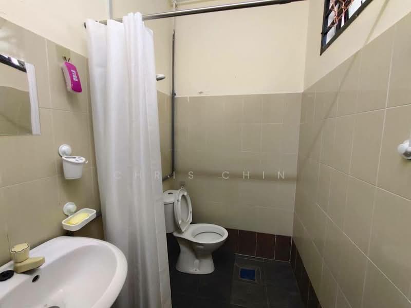 2-storey Terraced House for Sale in Taman Johor Jaya (Johor Bahru) - Chris Chin - Bathroom - PropertyGuru.com.my